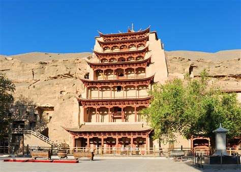 Les Grottes de Mogao: Un Voyage à Travers l'Histoire Bouddhiste en Chine!