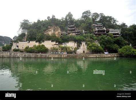  Le Château de Qinglong : Un joyau historique perché au sommet d'une montagne spectaculaire !